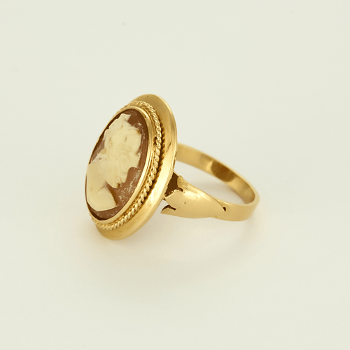 Geelgouden ring Camee schelp