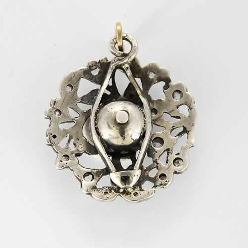 Hanger in grijs goud met bloemmotief en roosgeslepen diamanten