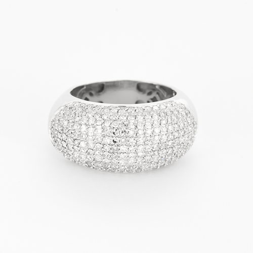 Large white gold and diamond ring