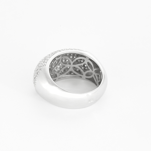 Large white gold and diamond ring