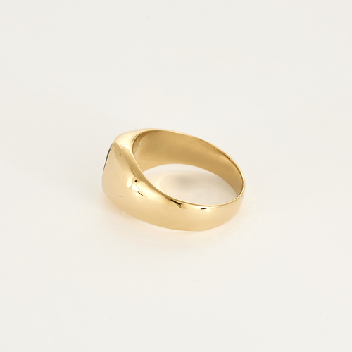 Ring av typen Seglring i gult gull og safir