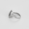 Verstrengelde ring met witte diamanten, zwarte diamanten
