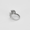 Verstrengelde ring met witte diamanten, zwarte diamanten