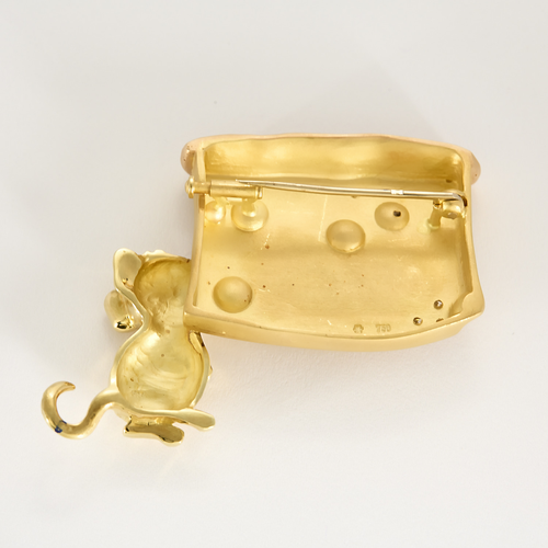 Zábavná brož ze žlutého zlata stylizující myš a diamanty