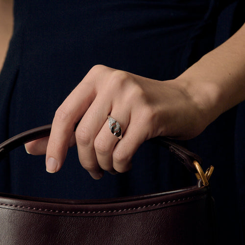 Dinh Van - Menottes R8 - Bague en or gris et diamants