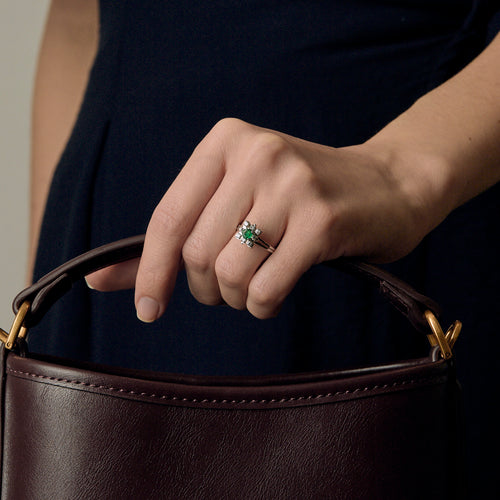 Anello Margherita in oro bianco, smeraldo e diamanti