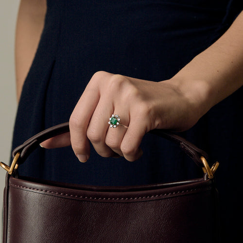 Anello Margherita in oro bianco, smeraldo e diamanti