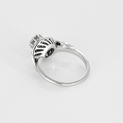 Вихрен пръстен в бяло злато и диаманти