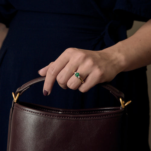 Ring in geelgoud en witgoud, smaragd en diamanten