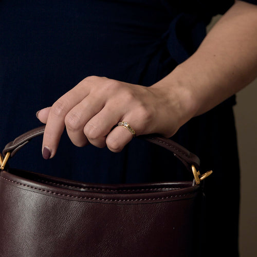 Anello Solitario in oro giallo e diamante