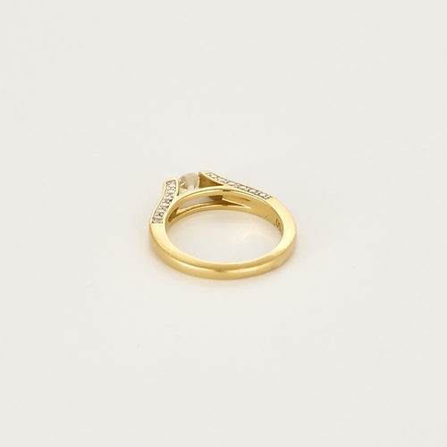 Anello Solitario in oro giallo e diamante