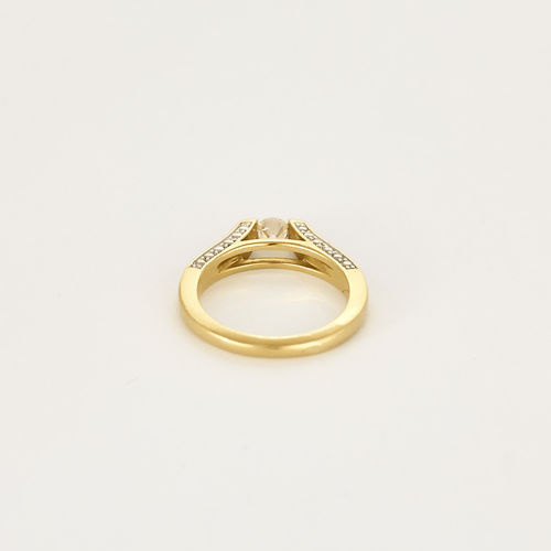 Anello Solitario in oro giallo e diamante
