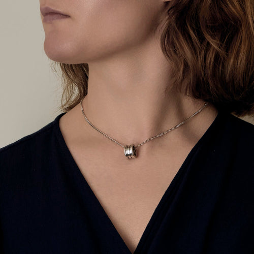 BULGARI - B нула 1 - Висулка от бяло злато