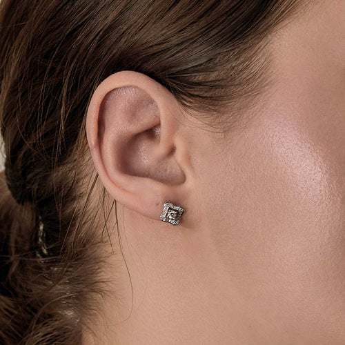 Boucles d'oreilles MAUBOUSSIN - Chance of love - Paire de boutons d'oreilles en or gris et diamants 58 Facettes DV28310-3