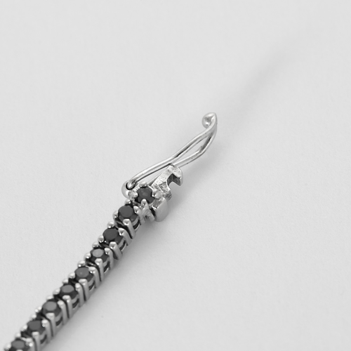 Bracelet en or blanc et diamants noirs