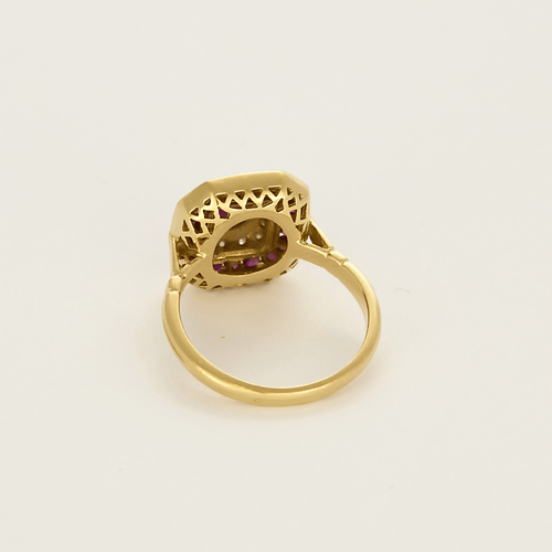 Yellow gold ring, ruby and diamonds