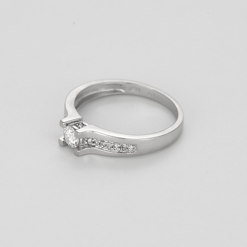 Anello Solitario in oro grigio diamante circa 0,20 carati.