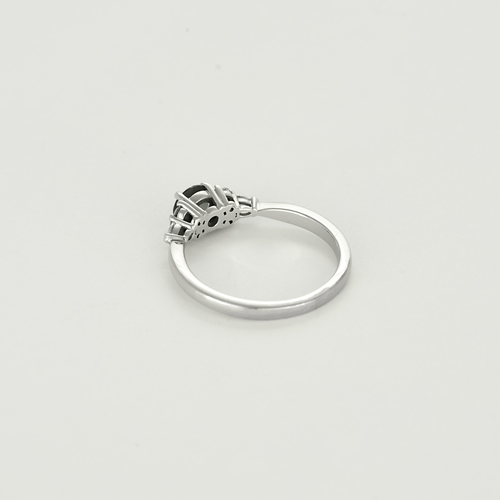 Ring Solitaire in white gold, green sapphire and diamonds