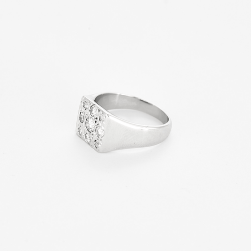 Elegant Signet ring style ring in white gold and diamonds