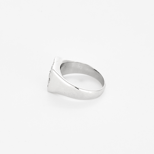 Elegant Signet ring style ring in white gold and diamonds