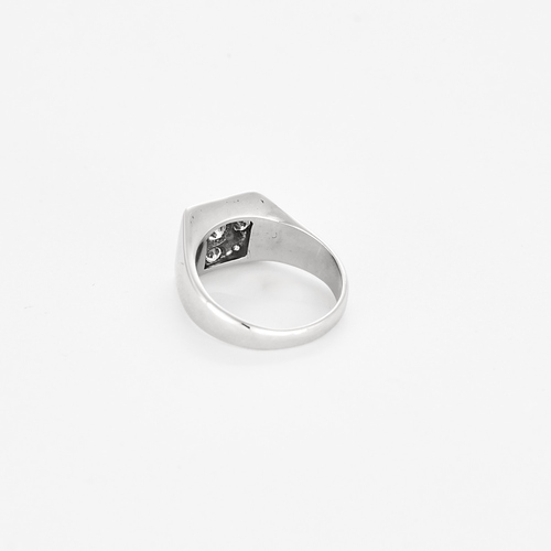 Elegant Signet ring style ring in white gold and diamonds