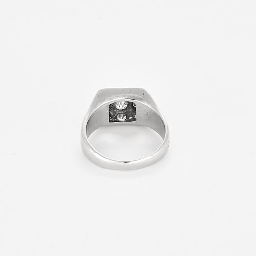 Elegant Signet ring style ring in white gold and diamonds