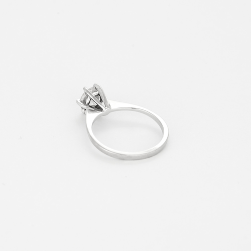 Ring Solitaire in white gold and approximately 0.70 carat diamond.