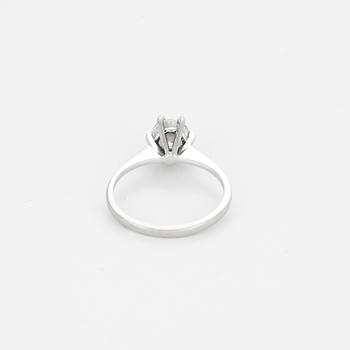 Ring Solitaire in white gold and approximately 0.70 carat diamond.