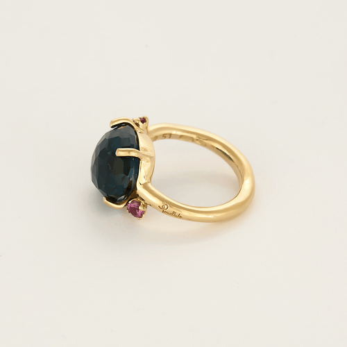 Pomellato - Bahia - Ring aus Roségold mit blauem Topas und facettierten rosa Saphiren.