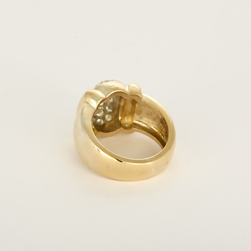 Bague en or jaune, or gris à motif de godrons et diamants