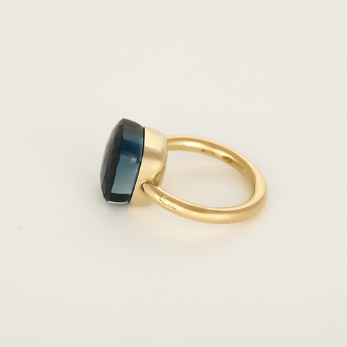 pomellato Ring Nudo in 18k rose gold blue topaz