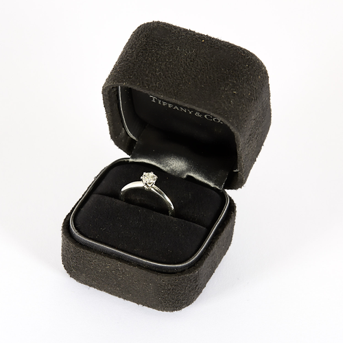 TIFFANY & CO - Ring Solitaire in platinum and diamond