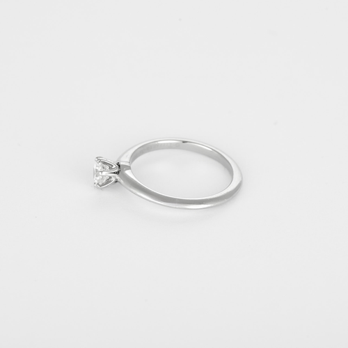 TIFFANY & CO - Ring Solitaire in platinum and diamond