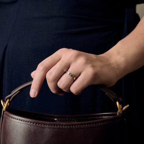 Cartier - Bague jonc en platine et diamant