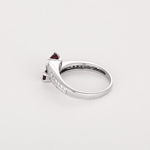 18k White Gold Ring Ruby and Diamond