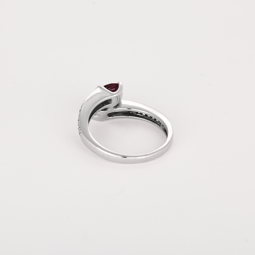 18k White Gold Ring Ruby and Diamond