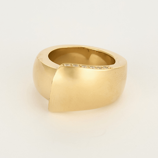 FRED - Band - Ring i gult guld och diamanter. Mellanmodell.