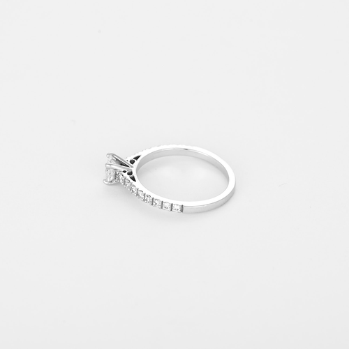 Bague Solitaire en or blanc et diamants 58 Facettes DV31061-1