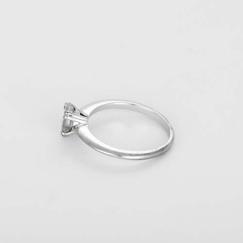Ring Solitär i vitguld med marquiseslipad diamant på cirka 0,95 karat