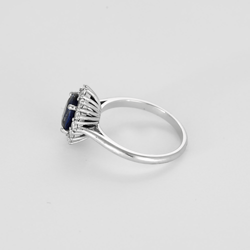Ring aus Weißgold mit Saphir 1,50 Karat und Diamanten