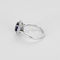 Ring aus Weißgold mit Saphir 1,50 Karat und Diamanten