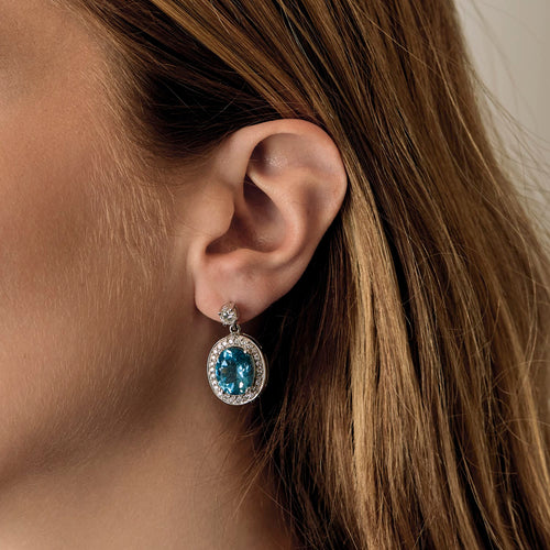 Pair of earrings in white gold, topaz, and diamonds