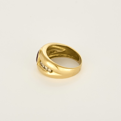 Ring aus 18k Gelbgold mit Rubin
