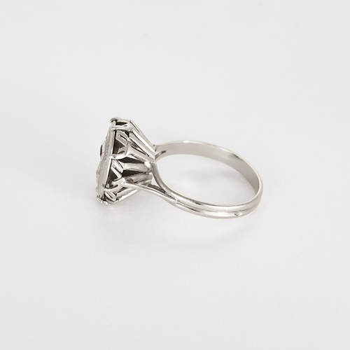Augis Ring i 18k hvitt gull med rubin og diamant