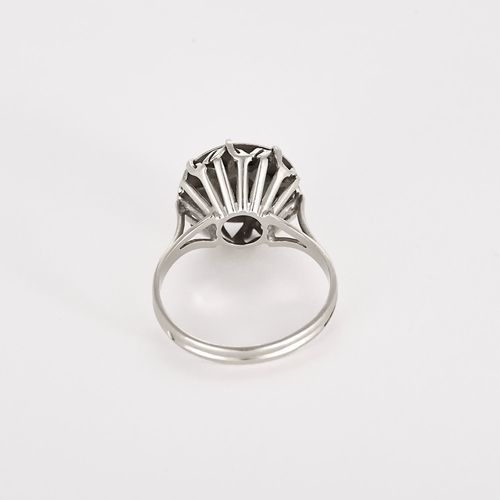 Augis Ring i 18k hvitt gull med rubin og diamant