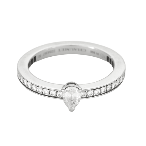 Chaumet -Strălucirea Eternității  - Inel din Platină, diamant pară de aproximativ 0,18 carate.