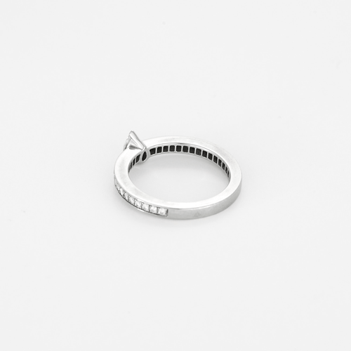 Chaumet -Strălucirea Eternității  - Inel din Platină, diamant pară de aproximativ 0,18 carate.