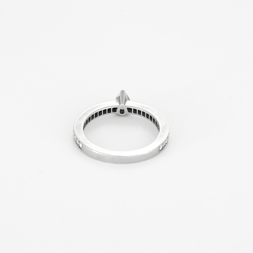 Chaumet -Strălucirea Eternității  - Inel din Platină, diamant pară de aproximativ 0,18 carate.