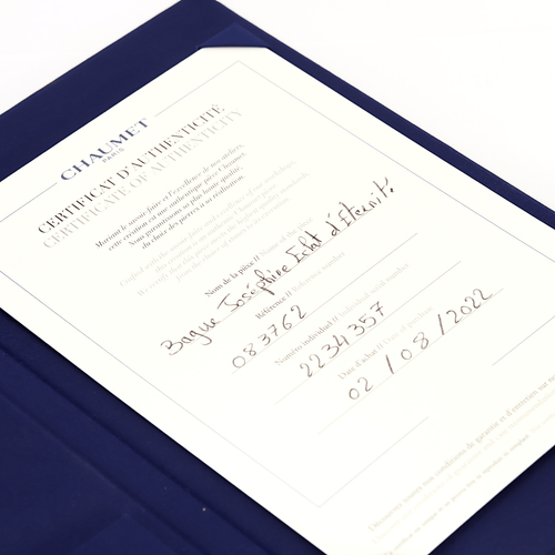 Chaumet -Strălucirea Eternității  - Inel din Platină, diamant pară de aproximativ 0,18 carate.