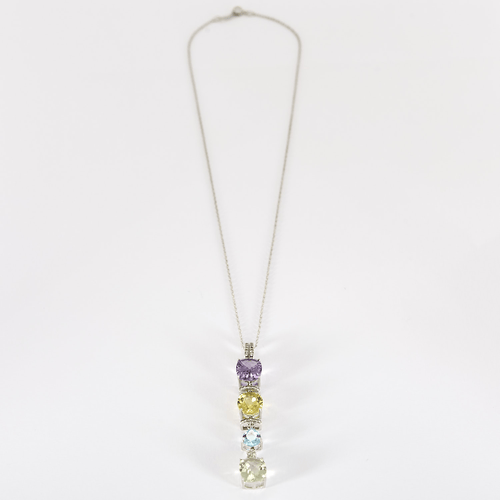 Collar de oro gris y colgante de 14K con diamantes, amatista, cuarzo y topacio azul